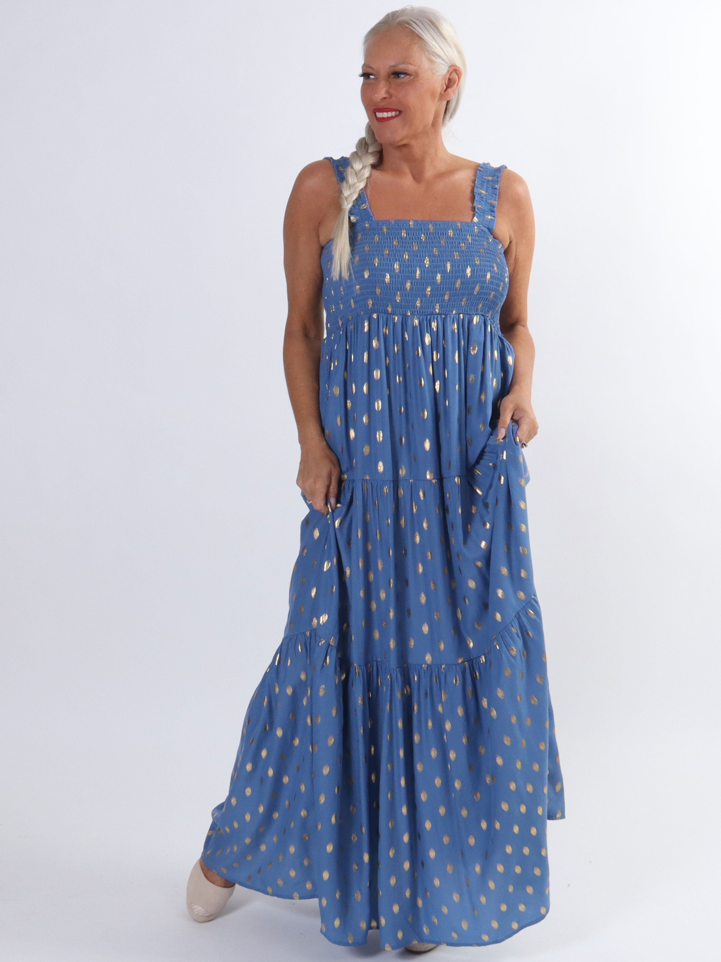 Emma - Lang kjole med smock henover brystet og guld detaljer